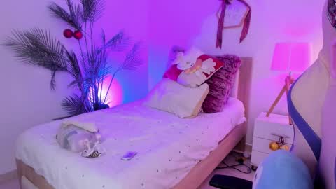 Hadid online show from December 17, 10:38 pm