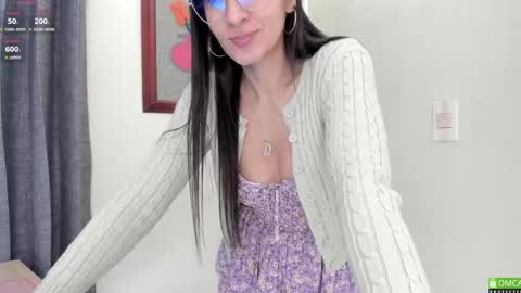 Hae-In online show from March 9, 11:25 am