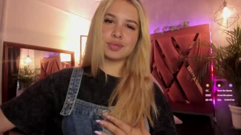 Snapshot of haelycute chatting on January 28, 11:17 am Haely online show from January 28, 11:17 am