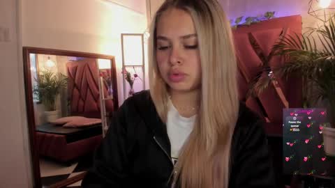 Snapshot of haelycute chatting on March 4, 11:19 am Haely online show from March 4, 11:19 am