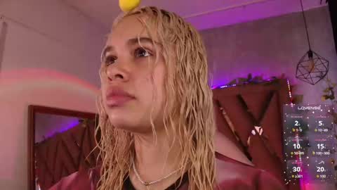 Snapshot of haelycute chatting on September 29, 11:15 am Haely online show from September 29, 11:15 am