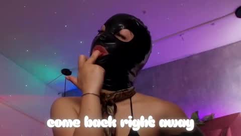 Snapshot of haelycute chatting on October 15, 11:32 am Haely online show from October 15, 11:32 am