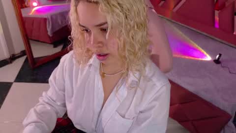 Snapshot of haelycute chatting on November 19, 11:21 am Haely online show from November 19, 11:21 am