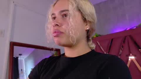 Snapshot of haelycute chatting on November 23, 11:54 am Haely online show from November 23, 11:54 am