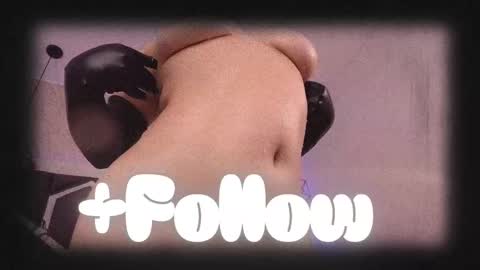 Snapshot of haelycute chatting on November 28, 11:02 am Haely online show from November 28, 11:02 am