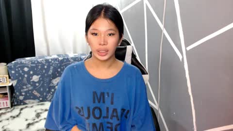 Snapshot of hailey_west01 chatting on December 14, 2:23 am hailey online show from December 14, 2:23 am