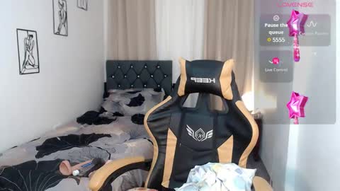 Snapshot of hailey_west01 chatting on January 24, 4:37 am hailey online show from January 24, 4:37 am