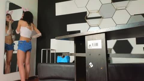 Snapshot of haileycat_ chatting on January 17, 2:18 am haileycat_ online show from January 17, 2:18 am