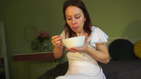 Snapshot of haileymoon85 chatting on February 21, 4:29 am Hailey online show from February 21, 4:29 am