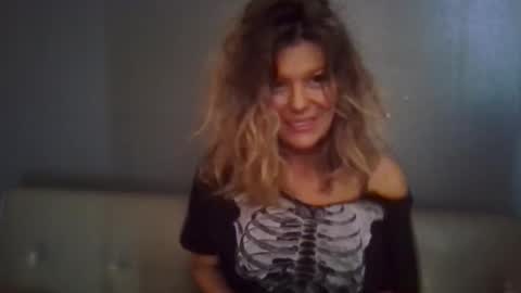 Hailey online show from October 31, 5:25 pm