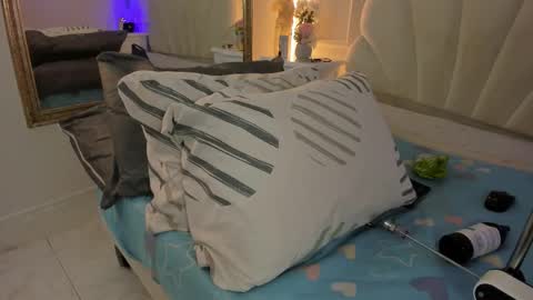 haileysans online show from March 13, 11:39 am