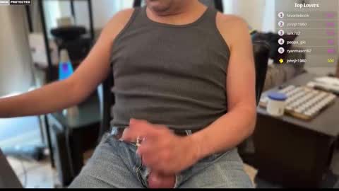 Snapshot of hairybelly818 chatting on December 4, 7:55 pm Hairy Belly online show from December 4, 7:55 pm