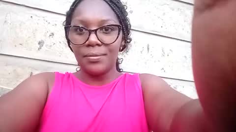 Snapshot of hairypussybigassy001 chatting on December 22, 3:33 pm hairypussybigassy001 online show from December 22, 3:33 pm