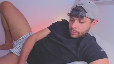 Independent       model  online show from December 21, 7:54 pm