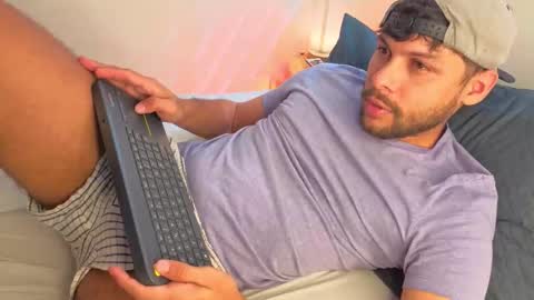 Independent       model  online show from January 16, 4:00 pm