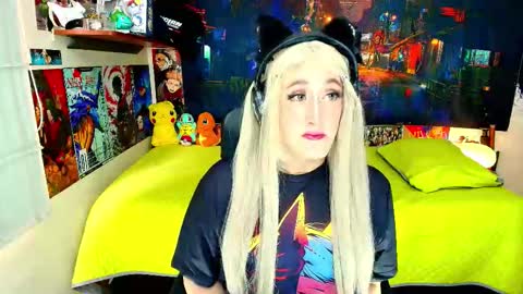 Snapshot of hakurukushka chatting on December 1, 8:14 pm Haku Please help me with your thumbs up its important online show from December 1, 8:14 pm