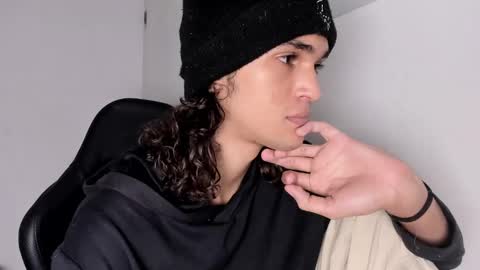 Snapshot of halan_jr chatting on March 10, 8:37 am halan online show from March 10, 8:37 am