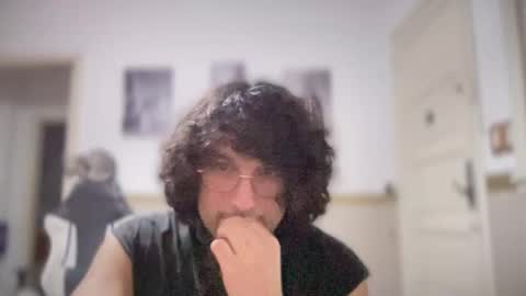 Snapshot of halfblood18 chatting on October 26, 12:49 am halfblood18 online show from October 26, 12:49 am