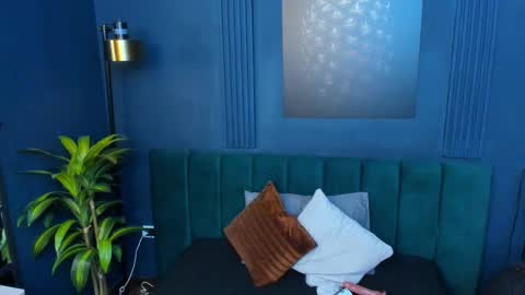 Halley Lorens online show from November 12, 7:24 pm