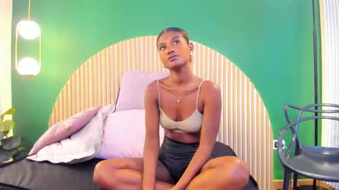 Halley Lorens online show from February 11, 4:56 pm