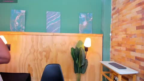 Halley Lorens online show from April 16, 7:03 pm