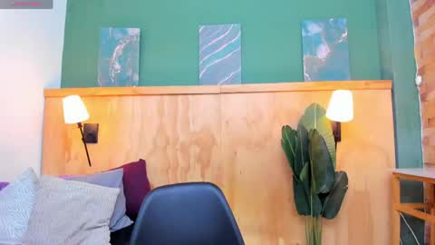 Halley Lorens online show from April 18, 7:58 pm