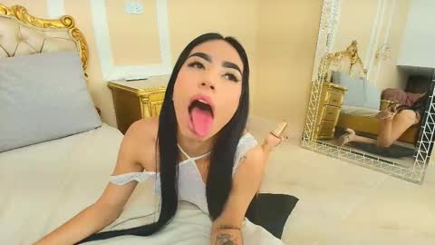 Snapshot of halliestone chatting on November 28, 4:09 pm Hallie Stone online show from November 28, 4:09 pm