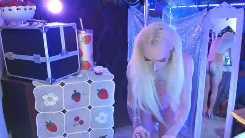 halovalentine online show from December 30, 11:17 pm