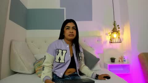 Snapshot of hanah_gray chatting on March 6, 11:14 am hanah_gray online show from March 6, 11:14 am