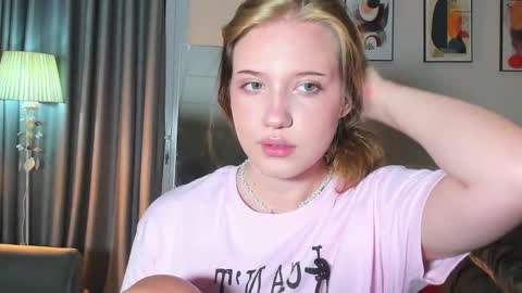 Snapshot of hanahwoods chatting on February 22, 10:20 pm hanahwoods online show from February 22, 10:20 pm