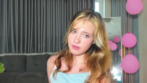 Snapshot of hanahwoods chatting on March 12, 12:53 am hanahwoods online show from March 12, 12:53 am