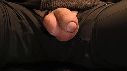 Snapshot of handsfreedude chatting on October 31, 3:57 pm handsfreedude18 online show from October 31, 3:57 pm