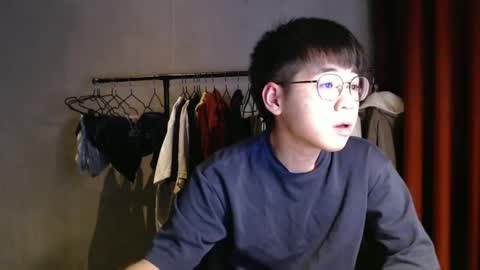 Snapshot of handsome_mannn chatting on December 14, 7:14 pm handsome_mannn online show from December 14, 7:14 pm