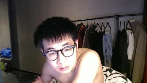 Snapshot of handsome_mannn chatting on February 16, 6:21 pm handsome_mannn online show from February 16, 6:21 pm