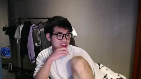 Snapshot of handsome_mannn chatting on February 21, 11:43 pm handsome_mannn online show from February 21, 11:43 pm