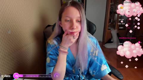 Snapshot of handsome_whale chatting on December 30, 6:31 am Mila online show from December 30, 6:31 am