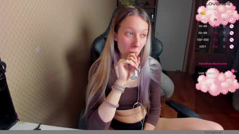 Snapshot of handsome_whale chatting on January 24, 3:02 pm Mila online show from January 24, 3:02 pm