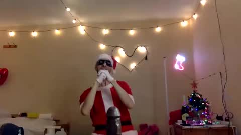 Snapshot of handsomealfie chatting on December 17, 11:38 pm HandsomeAlfie online show from December 17, 11:38 pm