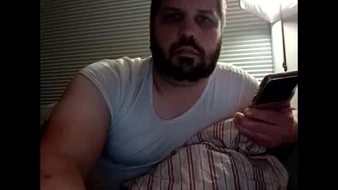 Snapshot of handsomedaddy198923 chatting on October 1, 7:25 am handsomedaddy198923 online show from October 1, 7:25 am