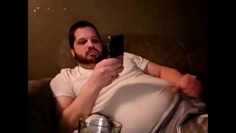 Snapshot of handsomedaddy198924 chatting on February 21, 8:04 am Handsomedaddy198923 online show from February 21, 8:04 am