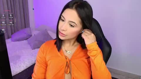 Snapshot of hanna_1sweet chatting on December 3, 9:02 pm hanna online show from December 3, 9:02 pm