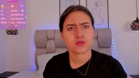 hanna__evans_ online show from January 8, 11:56 am