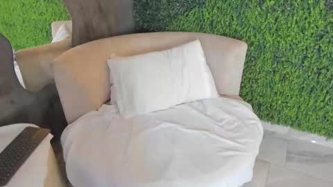 Snapshot of hanna_cupper chatting on December 17, 3:18 pm Hanna online show from December 17, 3:18 pm