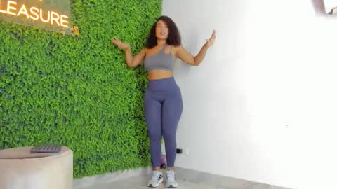 Snapshot of hanna_cupper chatting on February 12, 11:05 am Hanna online show from February 12, 11:05 am