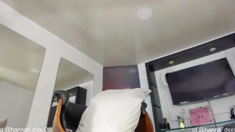 hannah dilau  online show from October 28, 9:39 pm