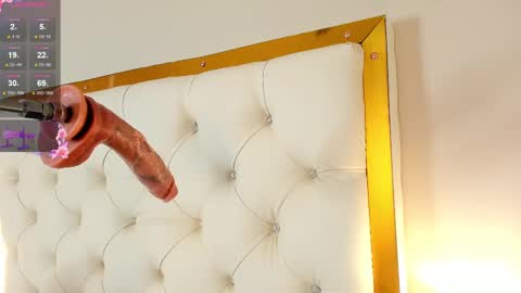 Snapshot of hanna_kiim chatting on February 25, 12:34 pm online show from February 25, 12:34 pm