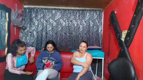 Snapshot of hanna_mature01 chatting on February 6, 12:33 am Hanna online show from February 6, 12:33 am