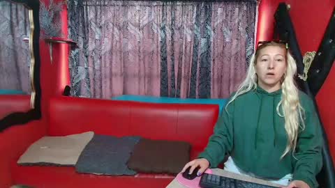 Snapshot of hanna_mature01 chatting on February 7, 12:28 pm Hanna online show from February 7, 12:28 pm