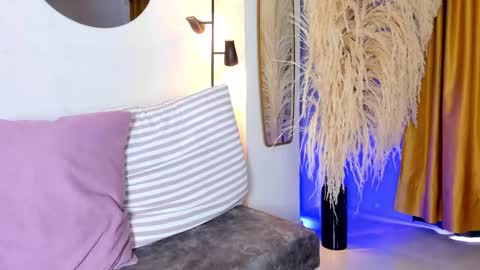 Snapshot of hannaah_x chatting on November 15, 4:47 pm Sara online show from November 15, 4:47 pm