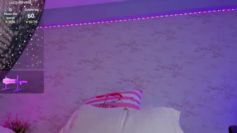 Snapshot of hannablaze_ chatting on December 29, 5:44 pm HannaB online show from December 29, 5:44 pm